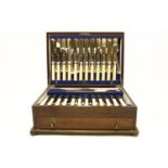 A Viner's silver plated canteen of cutlery in a mahogany canteen box, 41 x 32cm