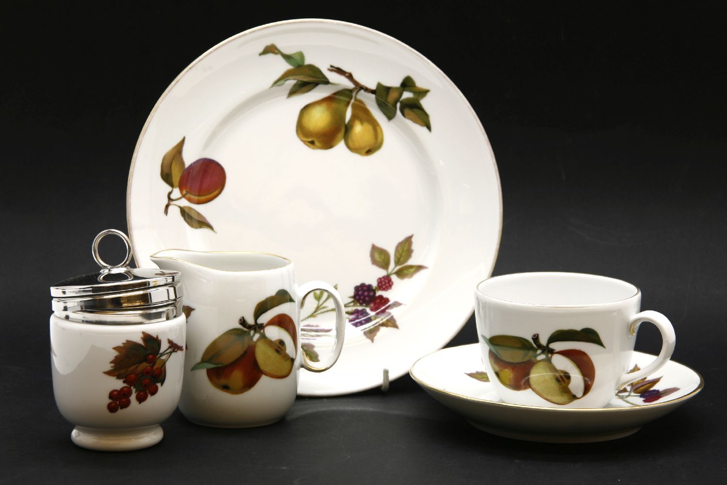 A collection of Royal Worcester, Evesham pattern wares, to include a tea service for four, tureen of