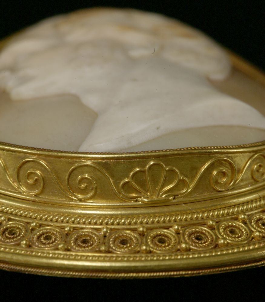 An Archaeological Revival gold shell cameo brooch, c.1865,by Castellani. The oval carved shell cameo - Image 3 of 6