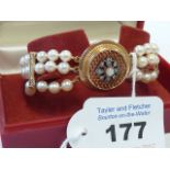 A fine quality three-strand pearl,