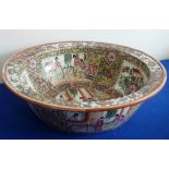 A large late-19th / early-20th century Chinese Canton porcelain Basin,