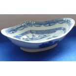 A boat-shaped Chinese export porcelain Dish on oval foot,