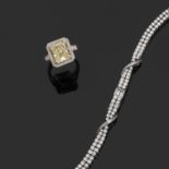 JAEGER LECOULTREANNEES 40Montre bracelet ruban de dame en or gris formant deux lignes de diamants