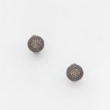 PAIRE DE MOTIFS D'OREILLES DIAMANTSen forme de demi-boule pavée de diamants cognac taille