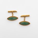 PAIRE DE BOUTONS DE MANCHETTEsertie de jade. Monture en or jaune 14K.Poids brut : 5,68 gr.A pair