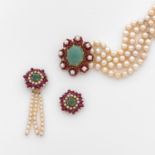 PARURE PERLES DE CULTUREElle se compose d'un BRACELET de quatre rangs de perles de culture orné d'