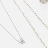 COLLIER LOVELe mot "Love" forme un motif superposé en pendentif pavé de petits diamants. Monture