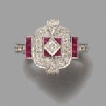 BAGUE RUBISLe plateau de forme carrée est ponctué de diamants taille brillant et de rubis