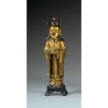 STATUETTE DE SAGE DU TAOen bronze doré et rehauts de polychromie, représenté en pied sur une