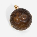 ANNÉES 1890 RARE PENDENTIF HIBOU QUARTZ FUMÉ Le couvercle est formé dun grand bloc de quartz fumé