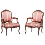 PAIRE DE FAUTEUILS À DOSSIER À LA REINE, PAR PIERRE NOGARET(1718-1771), ÉPOQUE LOUIS XVDe forme