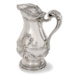 AIGUIÈRE EN ARGENT, PARIS, 1767 ET 1768De forme balustre, posant sur un piédouche, les bordures à