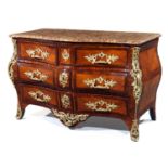 COMMODE TOMBEAU D'ÉPOQUE LOUIS XV, ESTAMPILLÉE L. BOUDINEn placage de bois de violette et bois de