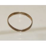 A 9ct gold wedding band, 1.3g