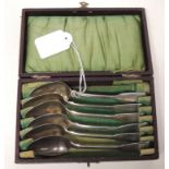 A set of six silver teaspoons in associated case, London 1822, approx 2.98oz