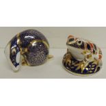 A Royal Crown Derby paperweight badger, no stopper, 8cms high and an Imari frog, gold stopper, no