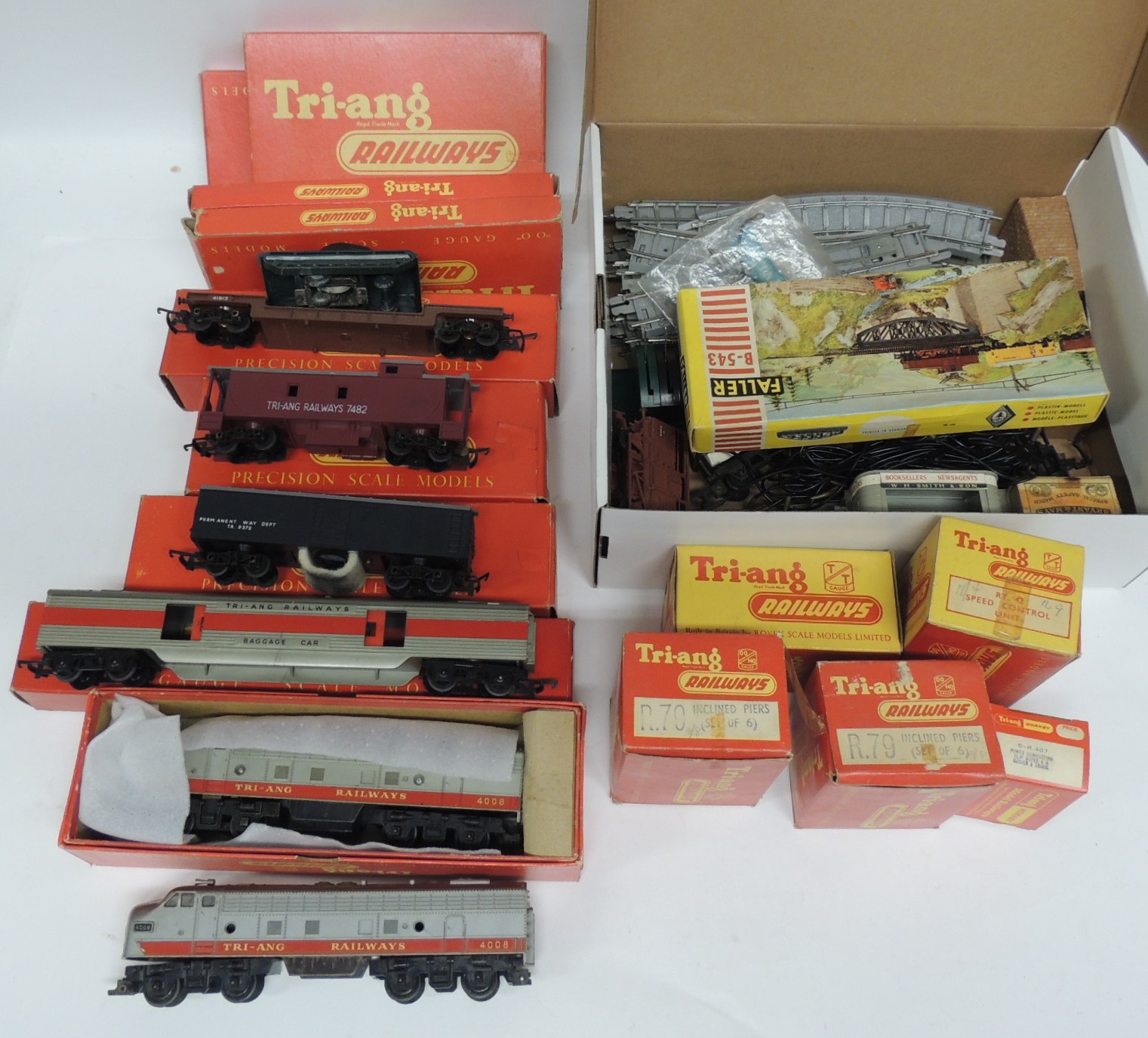 TRIANG - R55 B-B Diesel loco Trans Continental series, boxed; a TC dummy, unboxed; R130 Baggage Car,