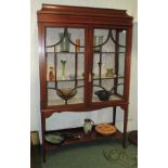 An early 20th century crossbanded and inlaid mahogany display cabinet, having pagoda type top,