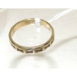 A 14ct gold band ring, with stylised star decoration, size R+, 4.3g approx.