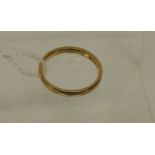 A 22ct gold wedding band, 4.5g