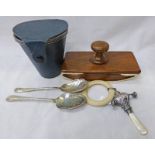 SET OF LEATHER CASED STIRRUP CUPS BY ROST FRITT , SWEDEN 2 JAM SPOONS,