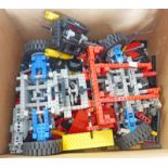 SELECTION OF LOOSE TECHNIC LEGO