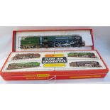 HORNBY R552-00 GAUGE BR GREEN 7P6F 4-6-2 "OLIVER CROMWELL" 70013 STEAM LOCOMOTIVE AND TENDER,