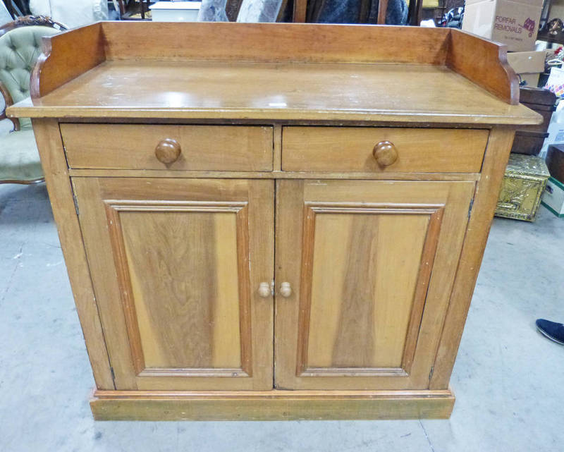 EARLY 20TH CENTURY PINE DRESSER WITH 2 DRAWERS OVER 2 PANEL DOORS ON A PLINTH BASE