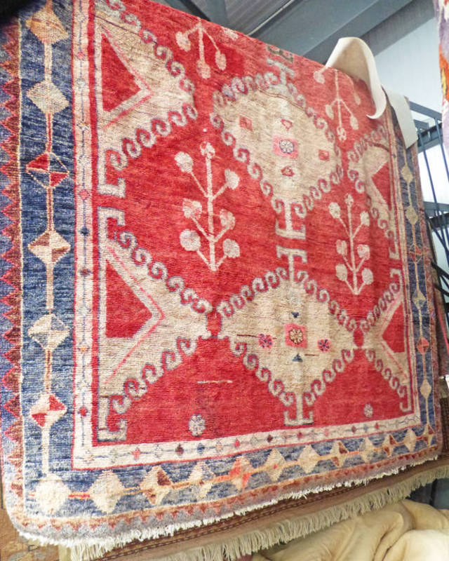 RED MAROON AND BLUE EASTERN CARPET 270 X 162CM