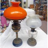 2 19TH OR EARLY 20TH CENTURY OIL LAMP WITH BRASS BASES & DECORATIVE GLASS SHADES