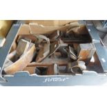 BOX OF WOOD PLANES IN VARIOUS SIZES