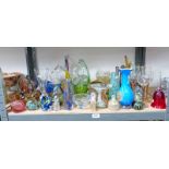 A GOOD SELECTION OF COLOURED & ART GLASS ON ONE SHELF