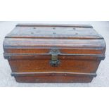 19TH CENTURY TIN LUGGAGE TRUNK WITH WOODEN STRAPS