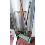 SELECTION OF GARDEN TOOLS INCLUDING RAKE AND RAKE HEAD