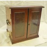 EARLY 20TH CENTURY MAHOGANY COIN CABINET BY SPINK WITH FITTED INTERIOR Condition Report: