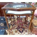 EARLY 20TH CENTURY MAHOGANY BIJOUTERIE CABINET WITH SHAPED TOP & BOXWOOD INLAY