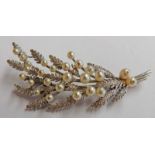 CULTURED PEARLS IN FLORAL DESIGN BROOCH MARKED 9CT