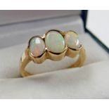 9CT GOLD OPAL SET RING Condition Report: Ring size: M. Generally in good condition.