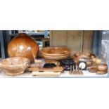 VARIOUS WOODEN ITEMS TO INCLUDE FRUIT BOWLS, TOAST RACK ,