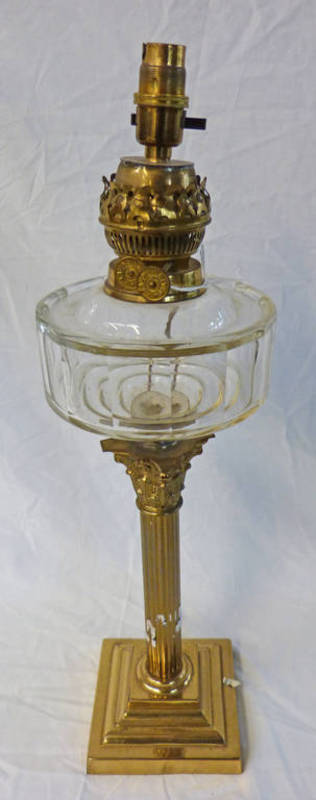 19TH CENTURY PARAFFIN LAMP WITH CUT GLASS BOWL & BRASS REEDED COLUMN