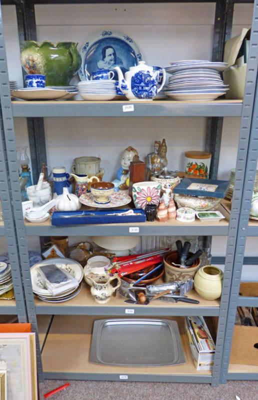 4 SHELVES OF PORCELAIN TO INCLUDE MOTTOWARE WEDGWOOD,