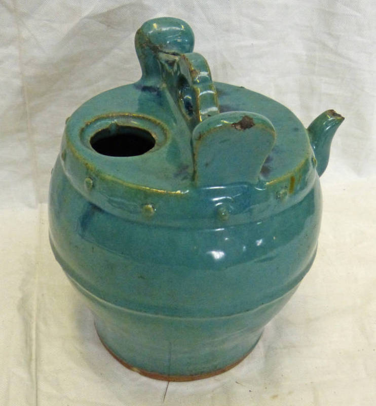 18TH OR 19TH CENTURY CHINESE POTTERY EWER IN GREEN GLAZE 20 CM TALL