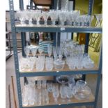 SELECTION OF VARIOUS CRYSTAL & GLASS INCLUDING WINE GLASSES, BOWLS,