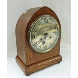 EARLY 20TH CENTURY OAK MANTLE CLOCK WITH SILVERED DIAL