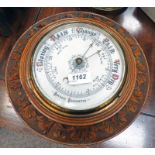 EARLY 20TH CENTURY OAK ANEROID BAROMETER IN CARVED FRAME Condition Report: Glass is
