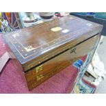 LATE 19TH CENTURY ROSEWOOD BRASS BOUND WRITING SLOPE WITH INKWELL & PEN TRAY 40 CM LENGTH