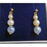 PAIR OF CULTURED PEARL PENDANT EARRINGS Condition Report: Size: 4.6 to 7.