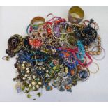 VARIOUS MIXED JEWELLERY INCLUDING NECKLACES,