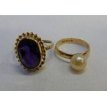 9CT GOLD GEM SET RING & 9CT GOLD CULTURED PEARL RING