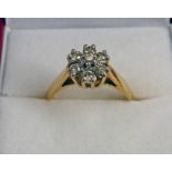 18CT GOLD & DIAMOND CLUSTER RING